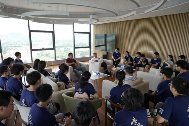 全球视野开放交流向未来